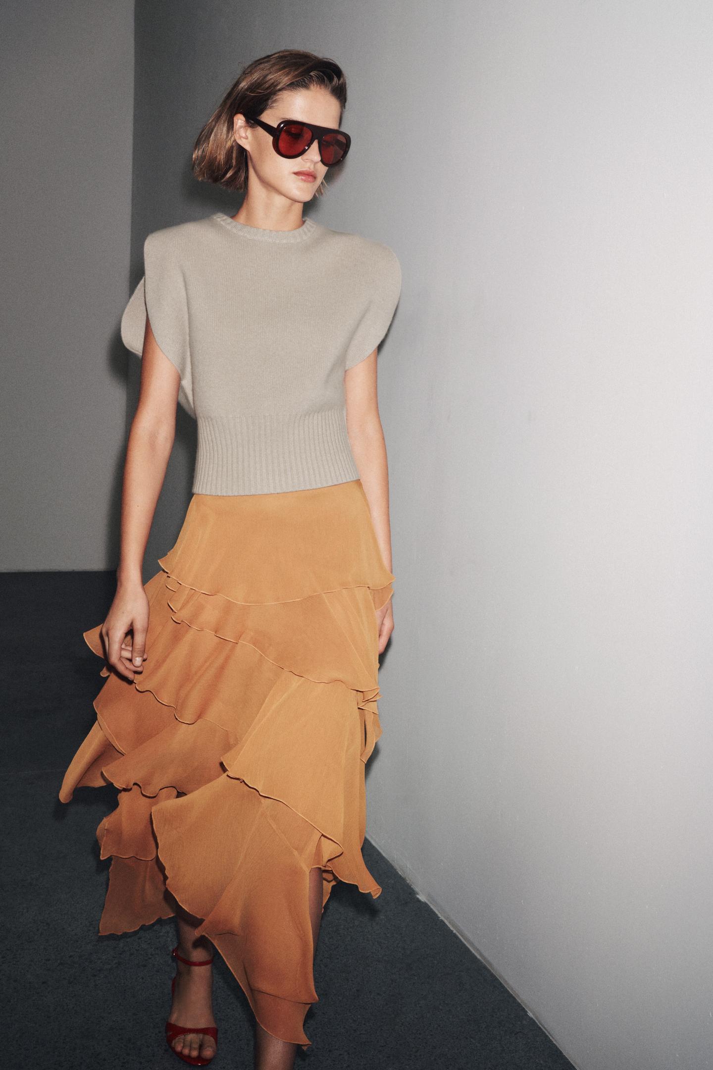 SLEEVELESS KNIT TOP BEIGE